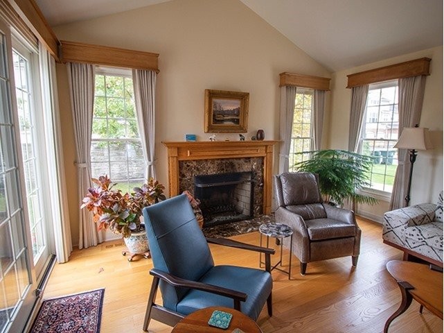 Hunter Douglas Dealer Image